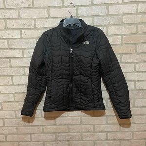 Womans the north face full zip jacket size medium